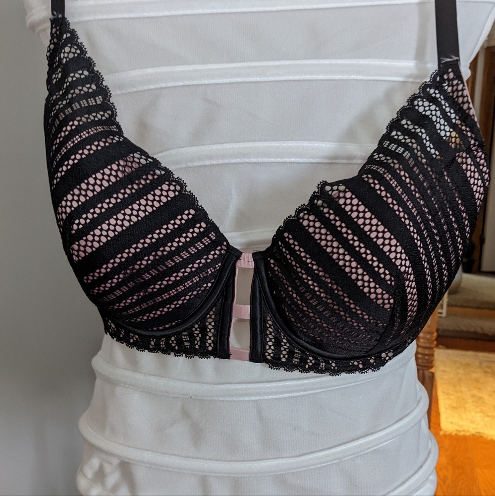 VS Woman's bra dropping soon
